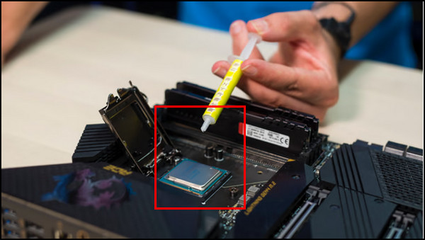 apply-thermal-paste