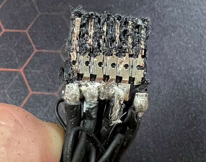 burned-pcie-power-cable