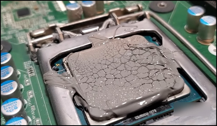 spill-thermal-paste